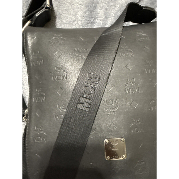 MCM Crossbody Leather Black Messenger Handbag Unisex - Picture 4 of 17